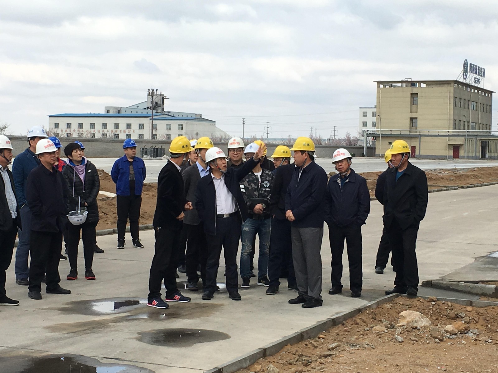 15548564923971113CIm.jpg 4電石渣脫硫劑現(xiàn)場(chǎng)_副本.jpg