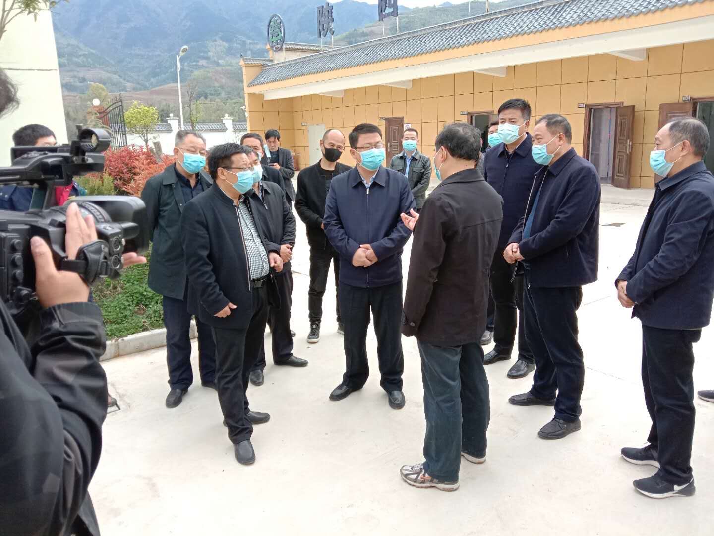 15857005656335493Poc.jpg 商洛市委副書記李豫奇一行到水環(huán)境公司山陽縣戶家塬污水廠調(diào)研.jpg