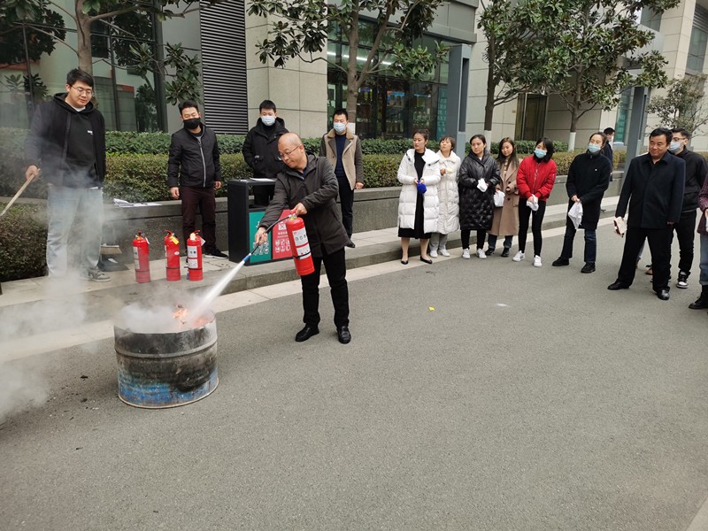 1606785553779543UpDe.jpg 國源公司開展火災(zāi)應(yīng)急逃生演練 (3)_副本.jpg