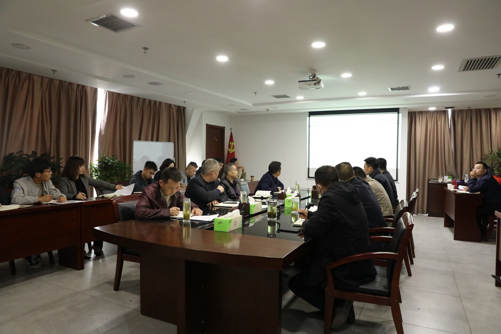 1616980938301558yAbS.jpg 水環(huán)境公司召開(kāi)2021年安全生產(chǎn)委員會(huì)議.JPG