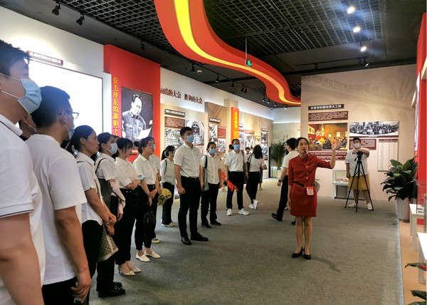 1626312269593762GouK.jpg 陜西環(huán)保集團組織黨員干部參觀陜西省慶祝中國共產(chǎn)黨成立100周年主題展圖片2_副本.jpg