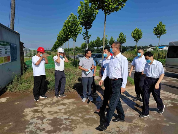 寶雞市委副書記、市長楊廣亭到水環(huán)境公司寶雞蟠龍新區(qū)污水處理廠調(diào)研_副本.jpg