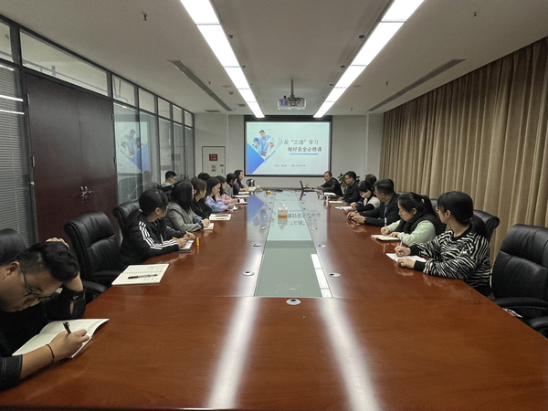 智信公司開(kāi)展反三違警示教育宣講_副本.jpg