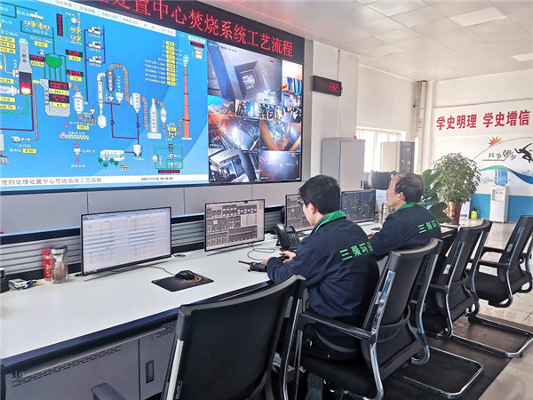 1642045417572023LBLe.jpg 三秦 焚燒車間主控室.jpg