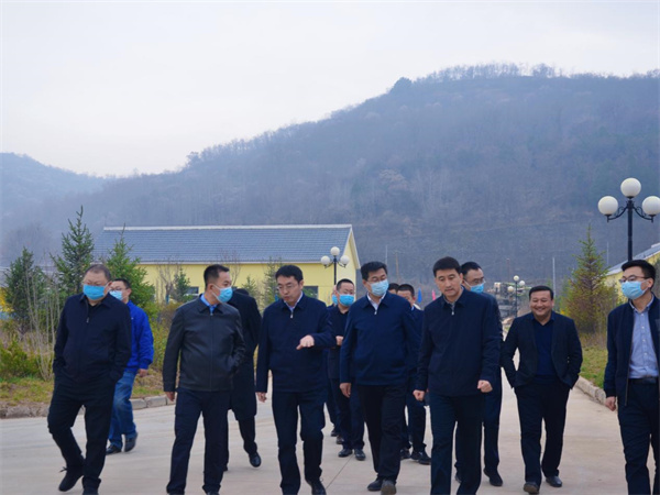 省黃帝陵文化園區(qū)管委會副主任、黃陵縣委副書記、縣長李建雄到水環(huán)境公司黃陵縣污水處理廠調(diào)研.jpg