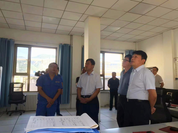 陜西省生態(tài)環(huán)境廳黨組成員、副廳長張金東到水環(huán)境公司子長污水處理廠調(diào)研_副本.jpg
