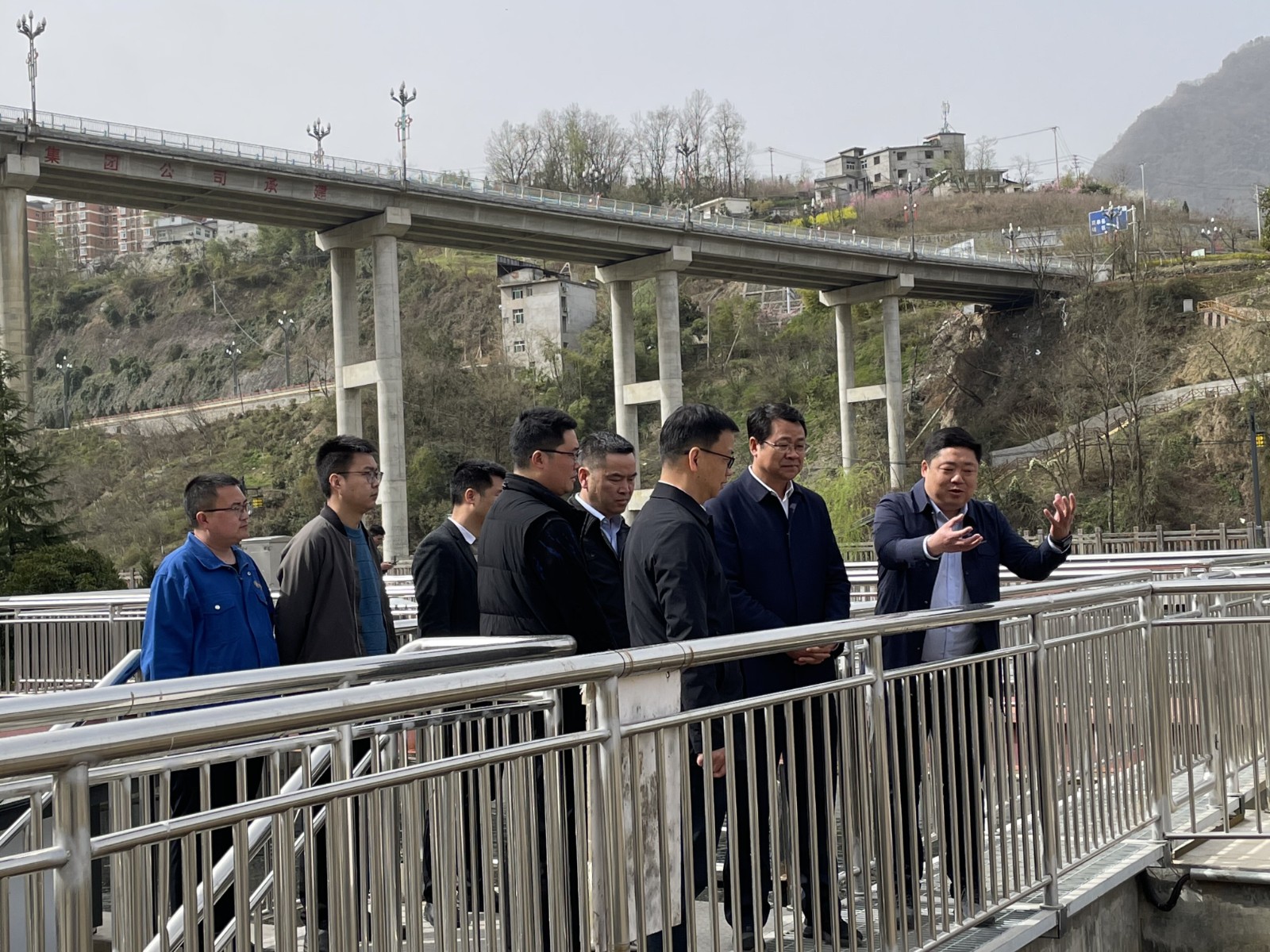 安康市政協(xié)副主席、嵐皋縣委書記馬宏偉道水環(huán)境公司嵐皋縣污水處理廠調(diào)研-配圖.jpg