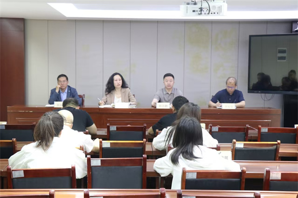 延安環(huán)保公司傳達學(xué)習(xí)集團黨委深入貫徹中央八項規(guī)定精神學(xué)習(xí)教育暨巡視整改工作會會議精神+照片.jpg